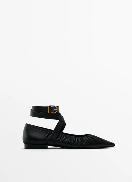 Zapatos negros de Massimo Dutti (89,99 euros)