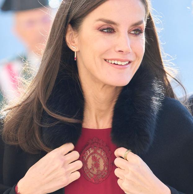 La reina Letizia con su anillo favorito.