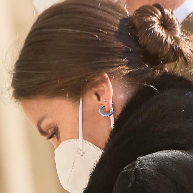 Así es el piercing de la reina Letizia.