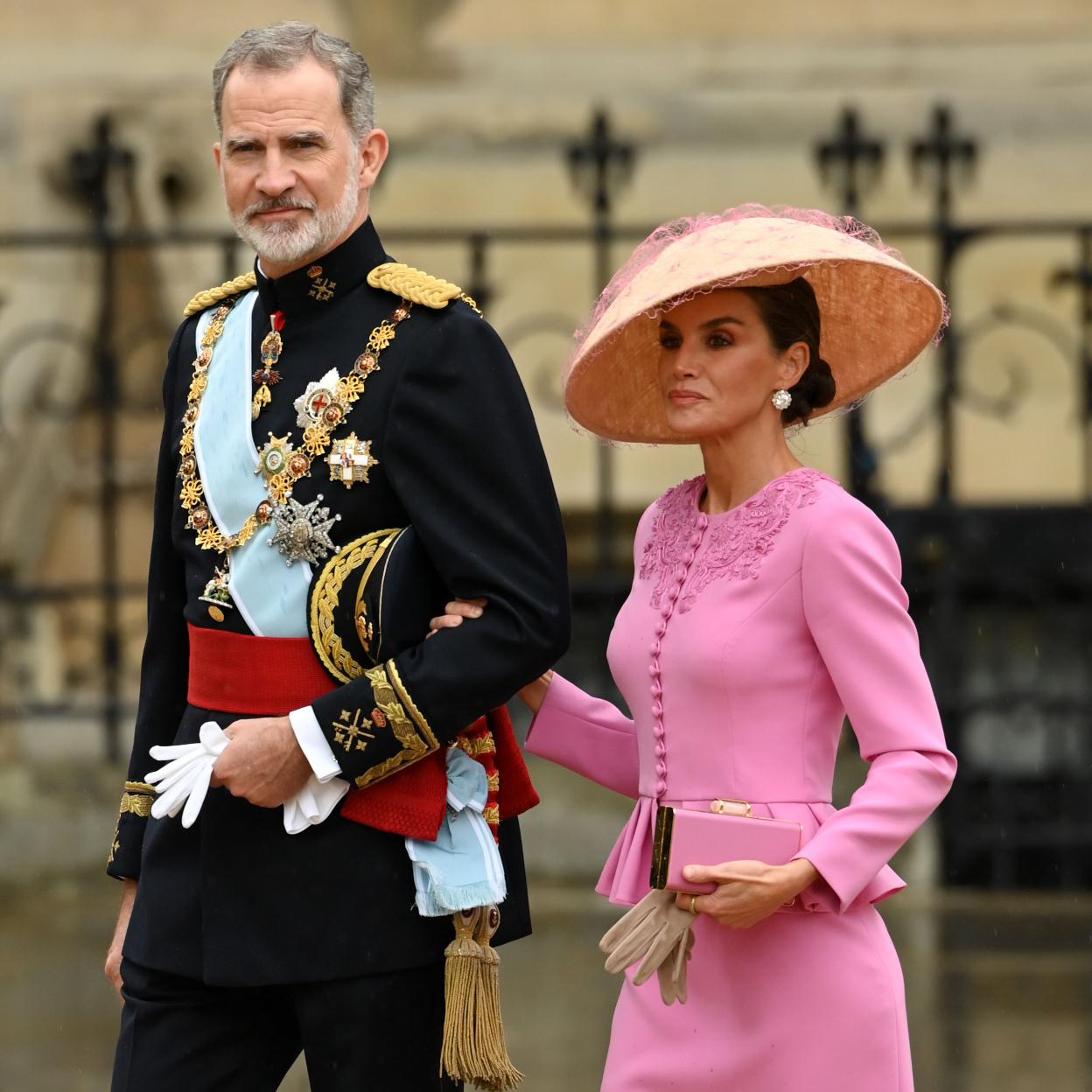 Doña Letizia junto a Felipe VI en la Coronación de Carlos III. /GTRES