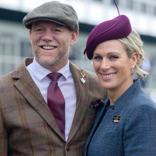 Zara y Mike Tindall han tenido tres hijos. Dolly Maude ha sido crucial en el nacimiento de los tres, especialmente del último. 