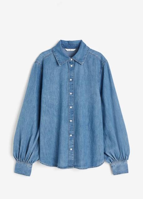 Camisa vaquera de H&M (29,99 euros)