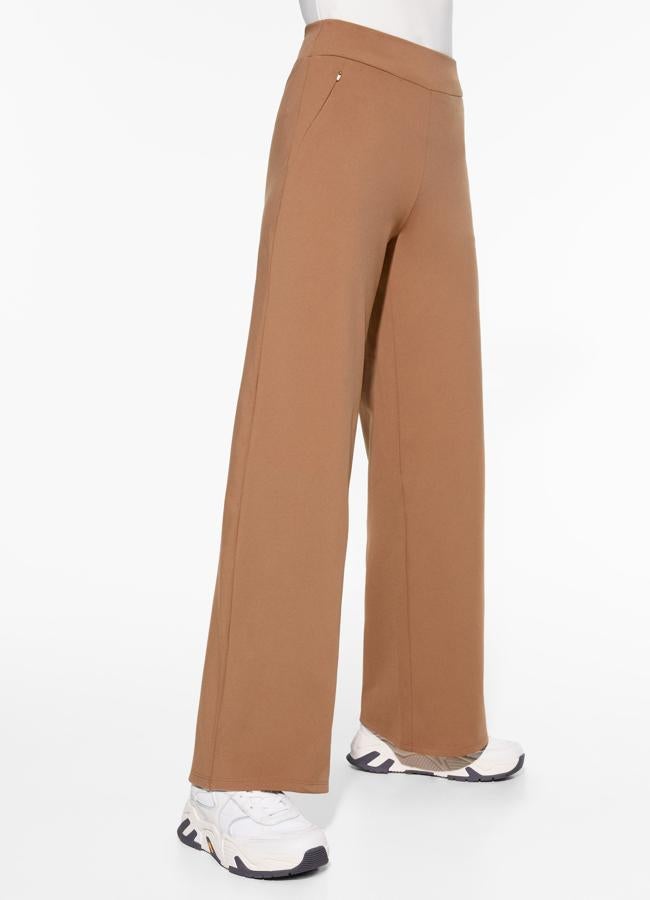 Pantalón recto de Oysho, 39,99 euros.