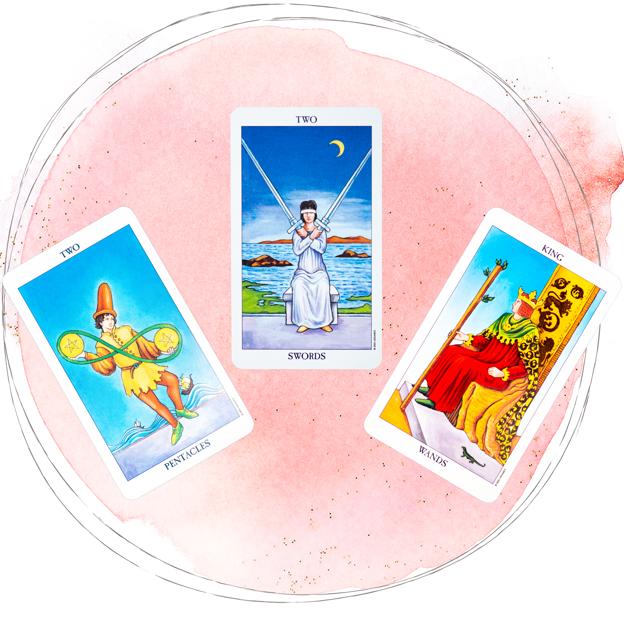 Qué significa la regencia de las Espadas en el Tarot de esta semana: es hora de tomar decisiones importantes y poner orden en tu vida