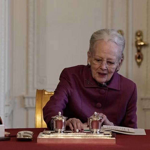 La reina Margarita se viste para desaparecer: por qué eligió este precioso traje rosa para despedirse del trono de Dinamarca