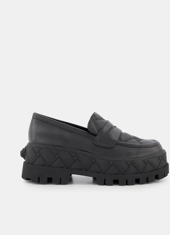 Mocasines acolchados negros de Kurt Geiger, 195 euros.