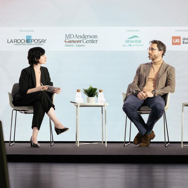 María Elvira, periodista y colaboradora de Mujerhoy junto a Guillermo de Cárcer, Cancer Department Director en IIBM-CSIC. 