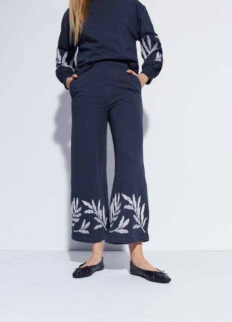 Pantalón con bordados de Sfera (15,99 euros)