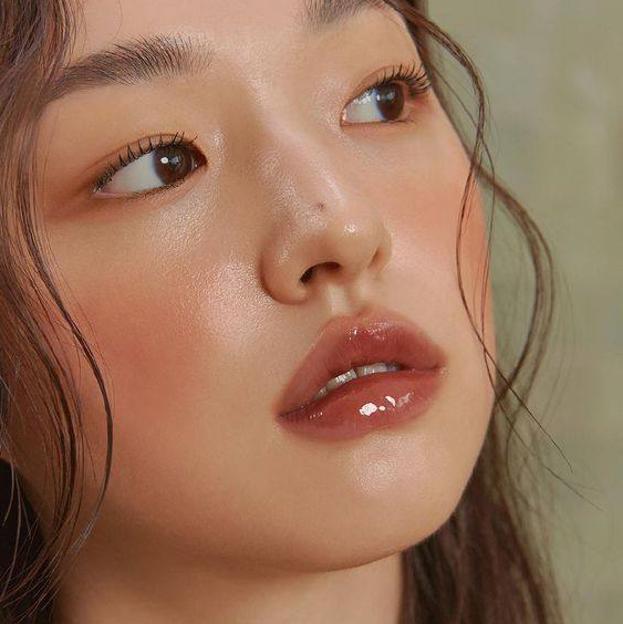 Jelly lips: la tendencia de maquillaje que consigue unos labios brillantes y con muchísimo volumen