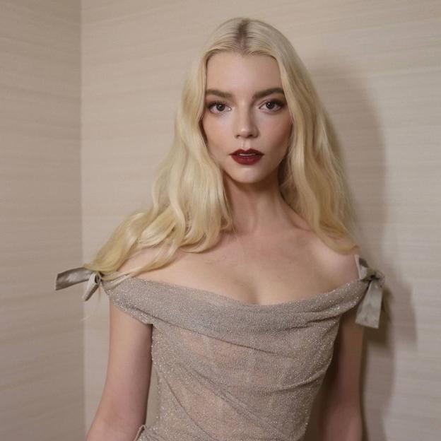 Anya Taylor-Joy con cabello brillante