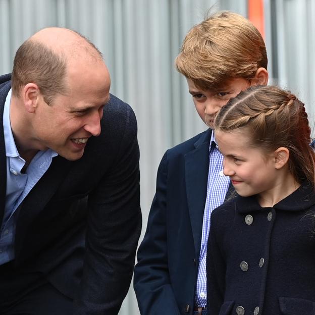 La princesa Charlotte de Inglaterra con sus padres el príncipe Guillermo y Kate Middleton. 