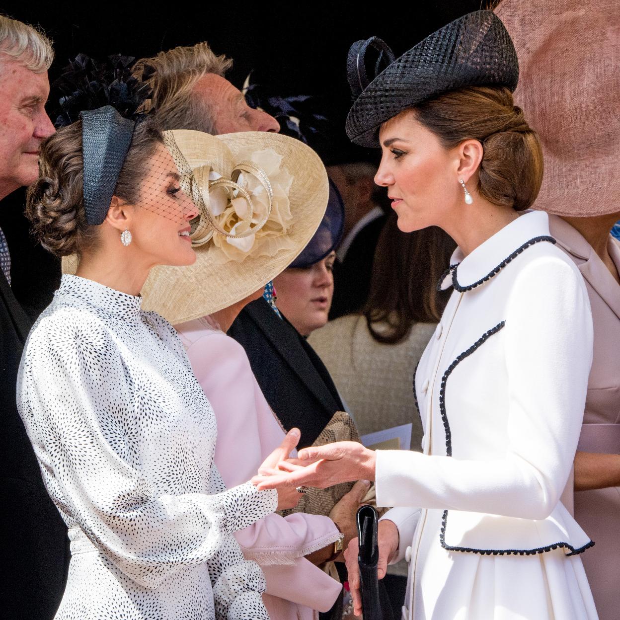 La reina Letizia junto a Kate Middleton. /fotos: GTRES