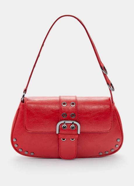 Bolso rojo de Pull & Bear (19,99 euros)