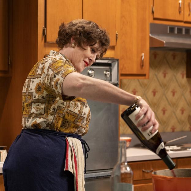 Sarah Lancashire como Julia Child en una imagen de la serie sobre su vida.