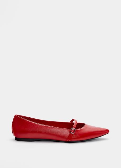 Bailarinas rojas de Pull & Bear (29,99 euros)