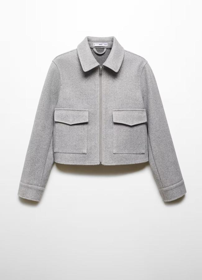 Chaqueta básica de color gris, 39,99 euros.