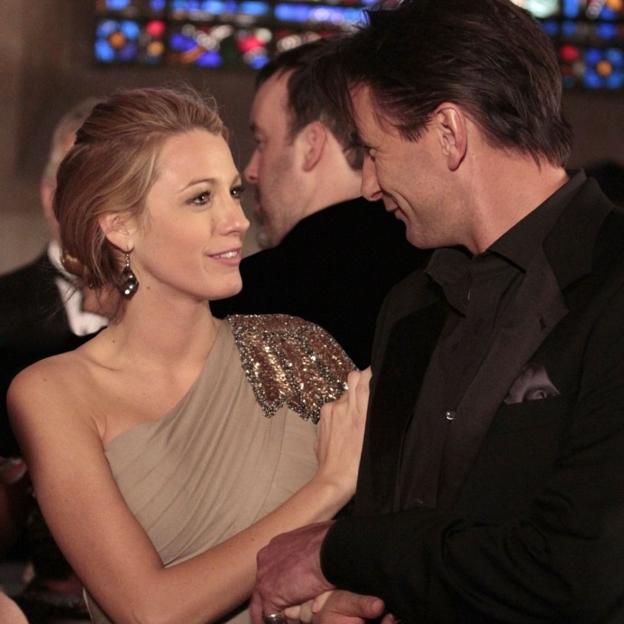 Una escena de Gossip Girl en la que sale Serena van der Woodsen y su padre.