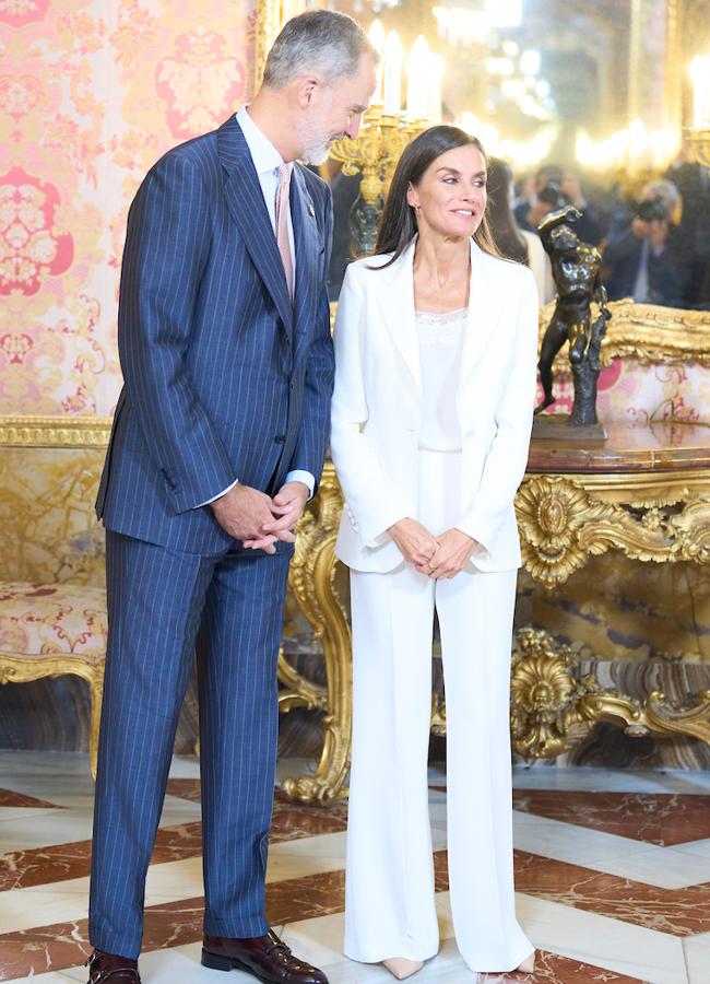 Los reyes Felipe y Letizia, en la recepción en el Palacio Real a los miembros del Patronato de la Fundación Princesa de Asturias, el pasado mes de junio. (FOTO: LIMITED PICTURES)