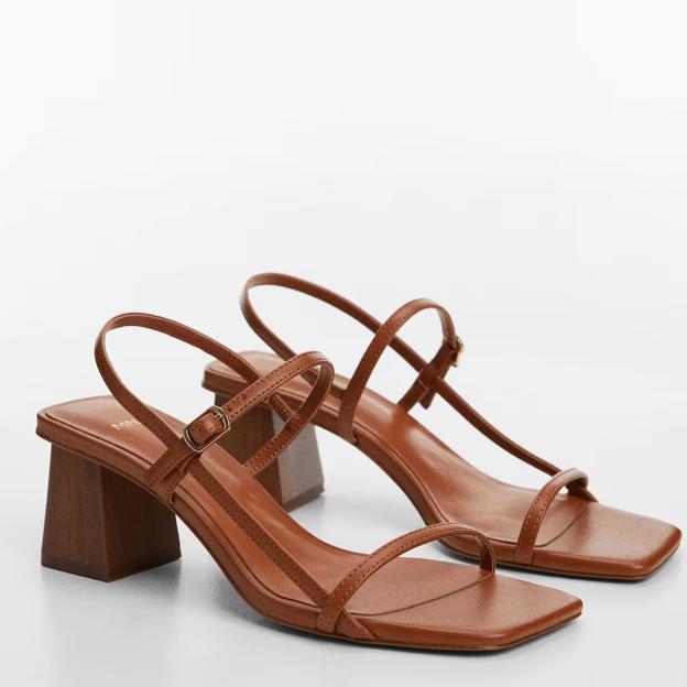 Sandalias de tacón con tiras y tacón cuadrado de madera de Mango (35,99 euros).