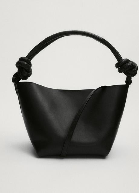 Bolso negro de piel de Massimo Dutti (169 euros)