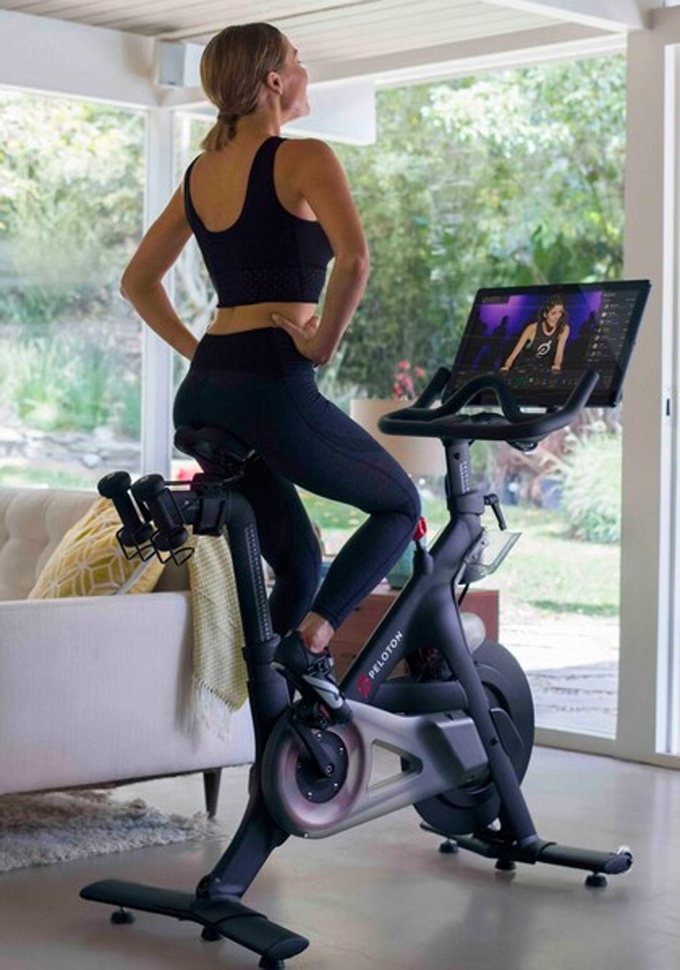 Spinning es el ejercicio más completo para hacer a los 50: tonifica brazos y piernas, fortalece el corazón y también te ayuda a perder peso