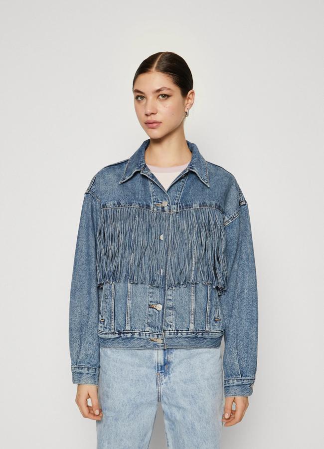 Chaqueta en denim con flecos de Levi's.