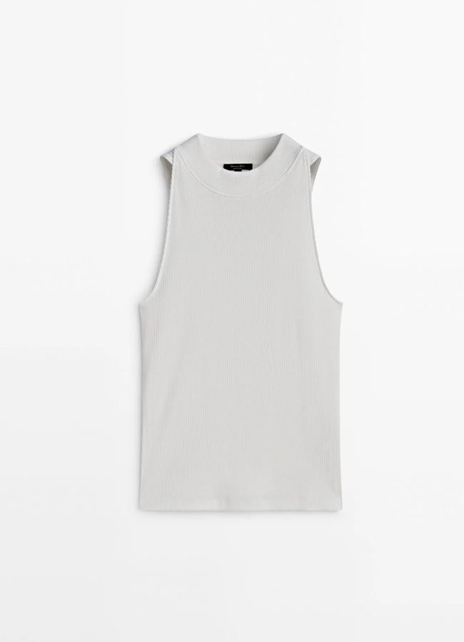 Top de canalé de Massimo Dutti, 19,95 euros.