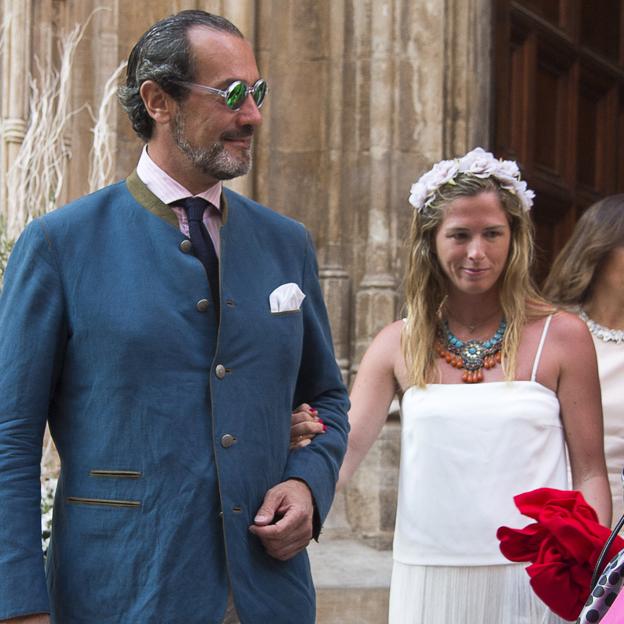 Ignacio de Marichalar y María Fernanda Fontcuberta, en la boda de Laura Pons y Francisco Gordillo en Palma de Mallorca. 