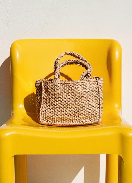 Bolso de rafia de Mango (39,99 euros)