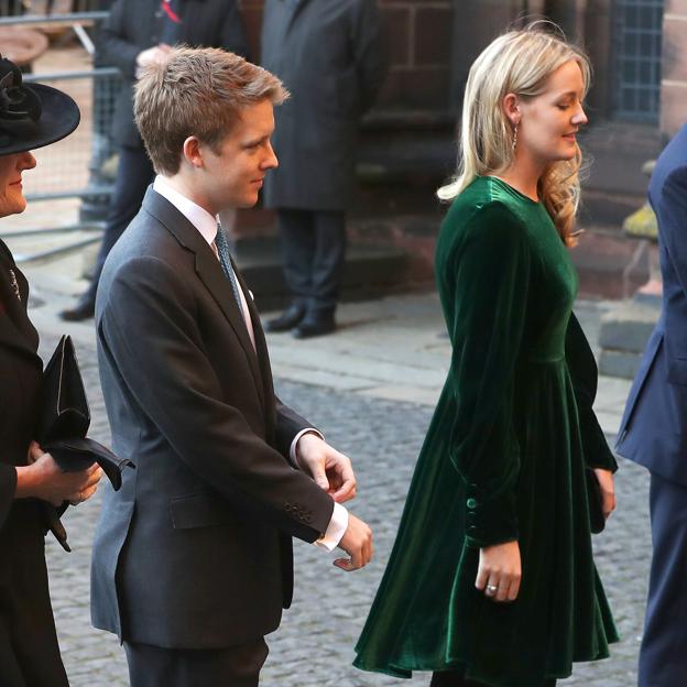 Hugh Grosvenor junto a su hermana, Lady Viola. 