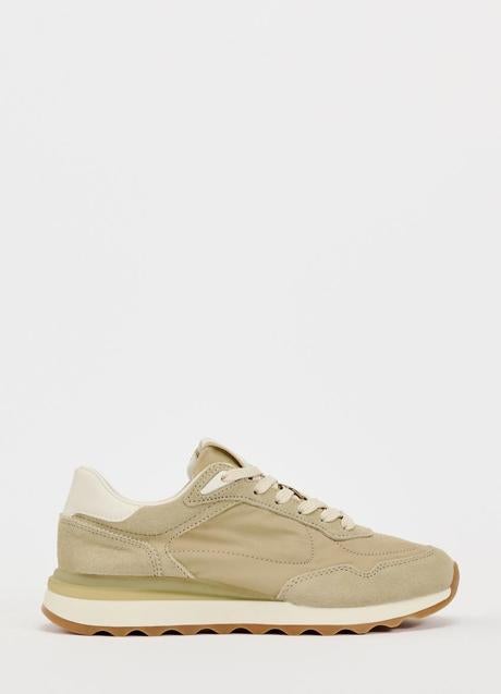 Zapatillas deportivas de Zara (39,99 euros)