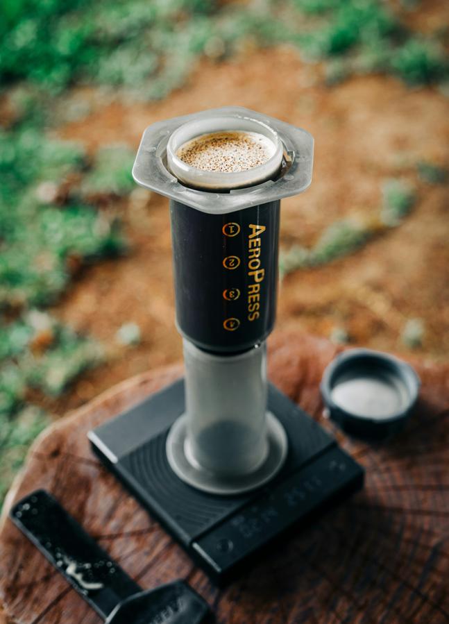 La Aeropress es esa cafetera que, literalmente, te puedes llevar a cualquier sitio. / Erick Chevez - Unsplash