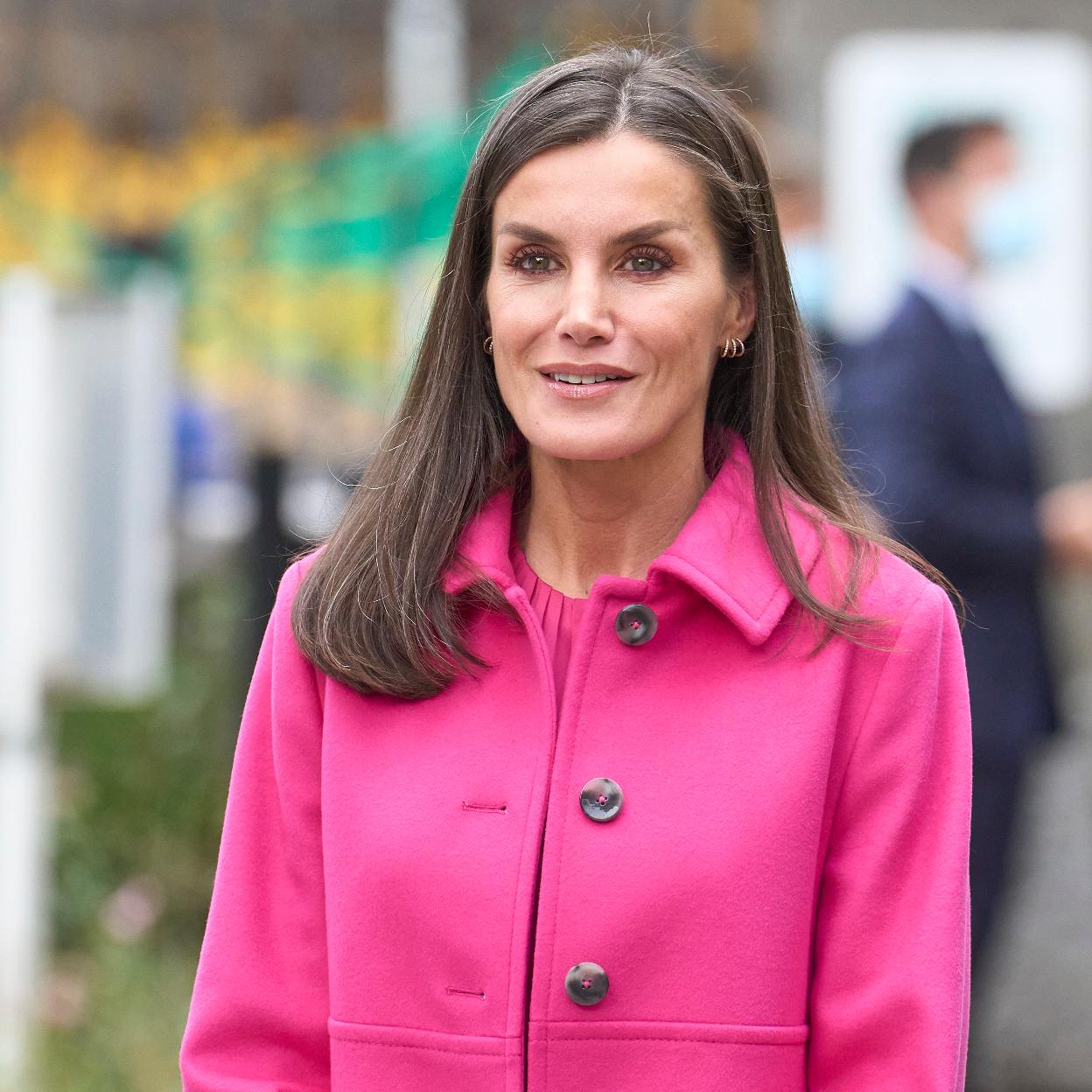 La reina Letizia con un abrigo rosa./limited pictures