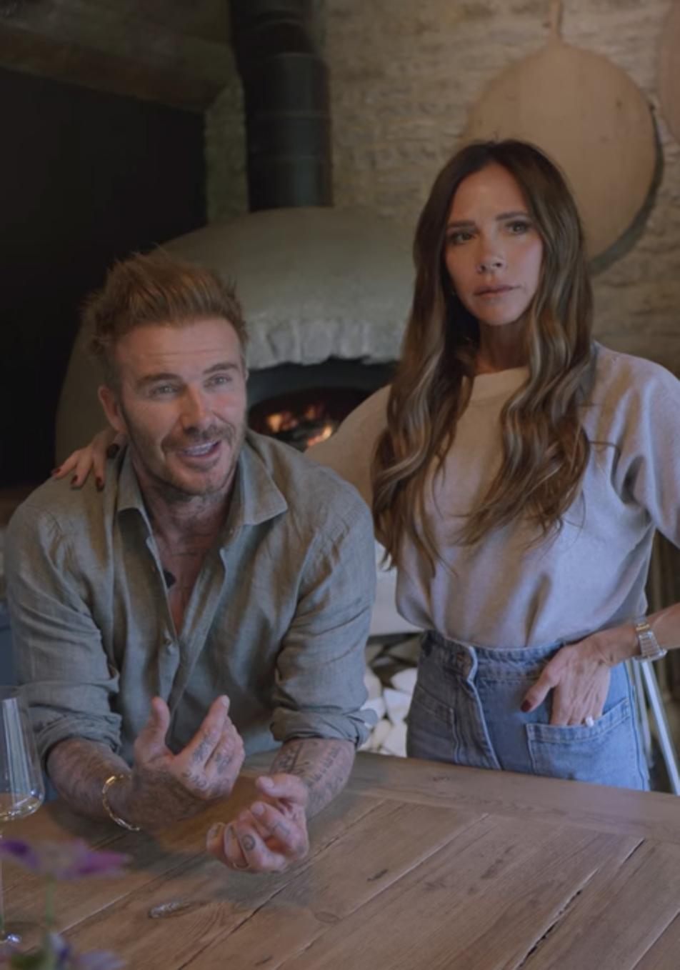 La impresionante mansión de David y Victoria Beckham en la campiña inglesa: lago privado, mucho orden y decoración rustic chic