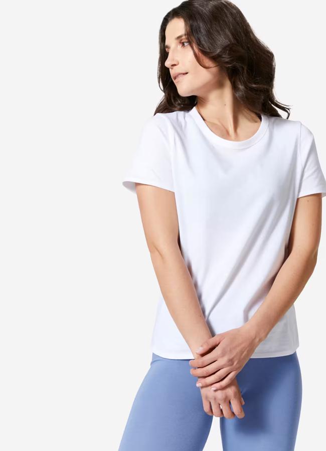 Camiseta básica en blanco de Decathlon por 4,99 euros.