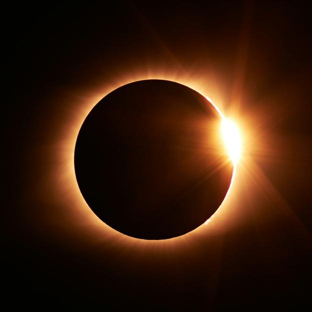 Rituales de buena suerte para atraer la energía del eclipse solar del 8 de abril