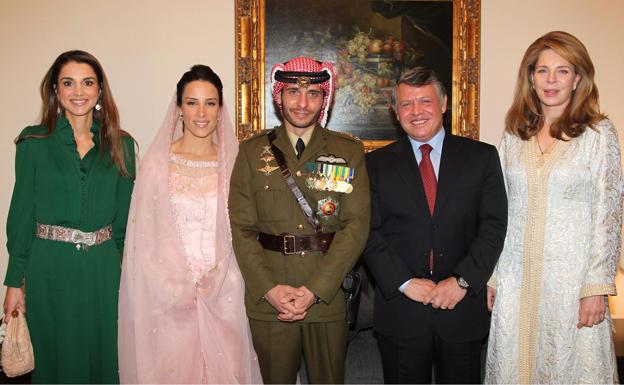 La familia real jordana, con Rania, Noor y Hussein, en la boda del príncipe Hamzah con Basma Bani Ahmad Al-Atoum.