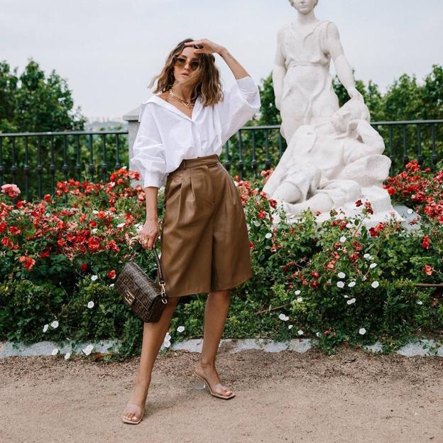 Influencers con look de bermudas elegante