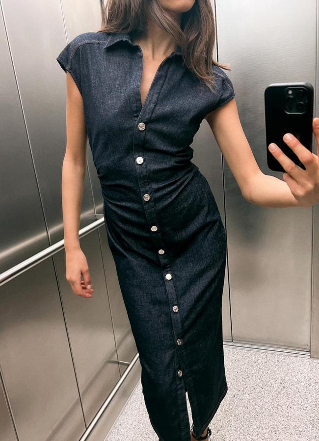 Vestido camisero denim de Zara (35,95 euros).