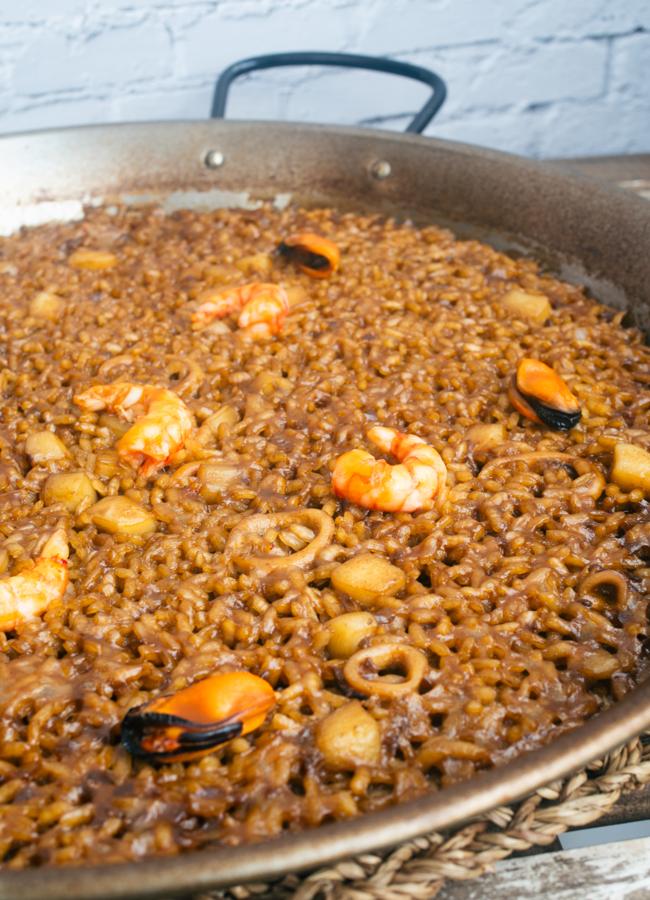 Arroz al senyoret, uno de los clásicos de la gastronomía arrocera cuya receta también podemos descubrir en El arte de un buen arroz. / ZENITH