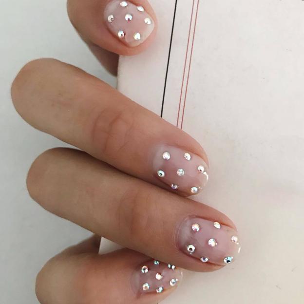 Dot nails con brillos