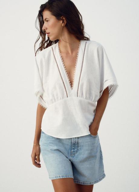 Blusa blanca de Zara (25,99 euros)