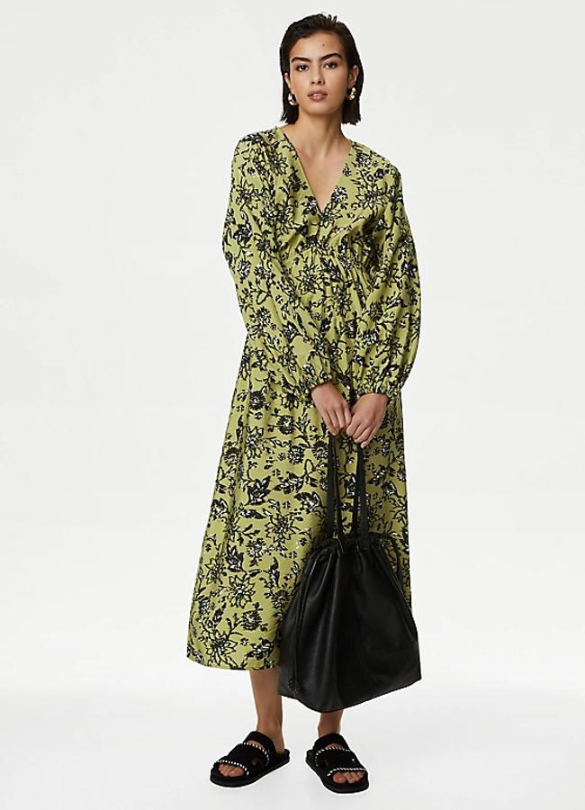 Vestido con estampado de flores de Mark & Spencer. 