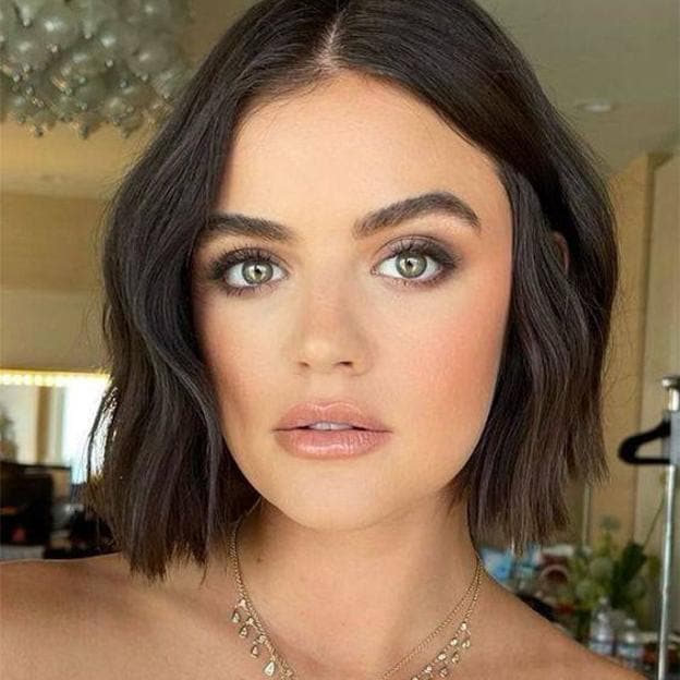 La actriz Lucy Hale con corte de pelo estilo blunt bob