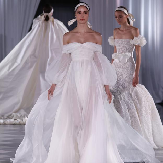 Giambattista Valli durante la Barcelona Bridal Fashion Week 2024. 