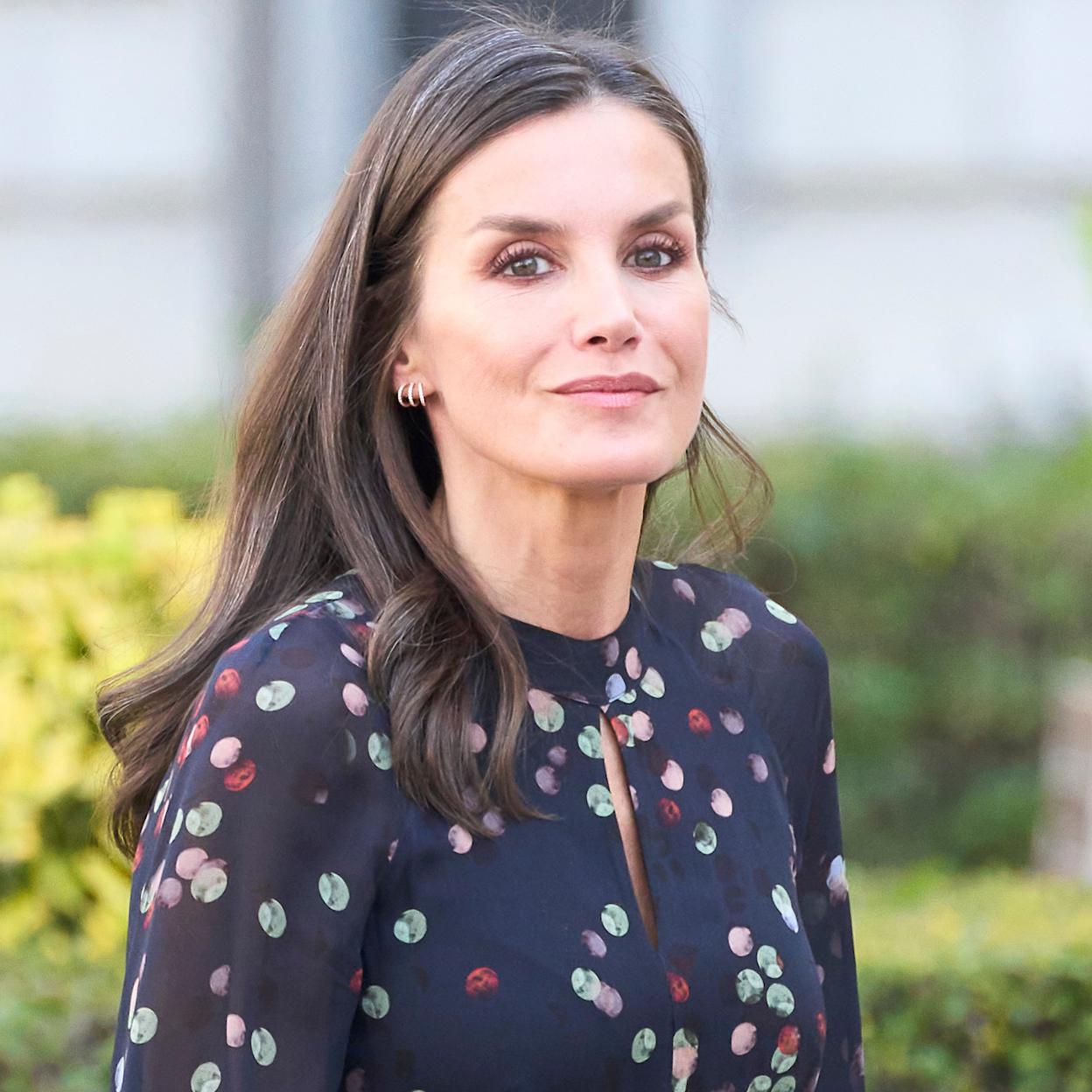 La reina Letizia ha establecido un selecto y reducido grupo de mujeres que cuidan de su agenda y de su imagen./limited pictures