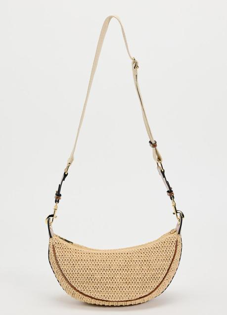 Bolso rafia de Zara (29,99 euros)