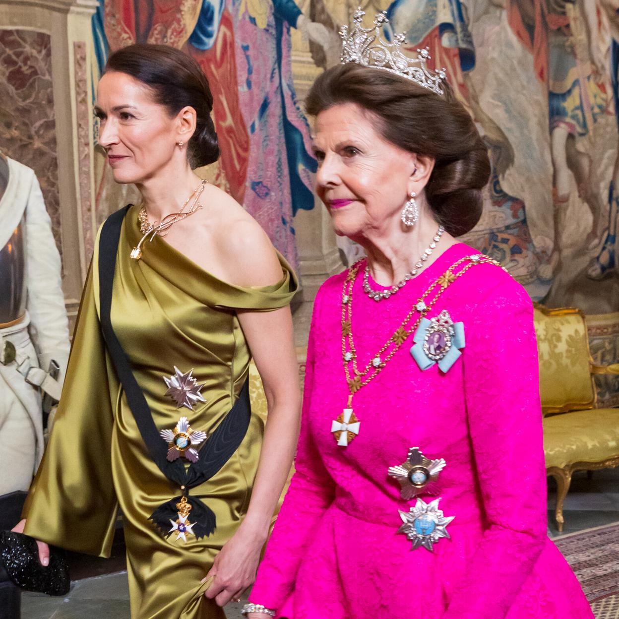 Suzanne Innes-St y Silvia de Suecia durante la cena de gala./gtres