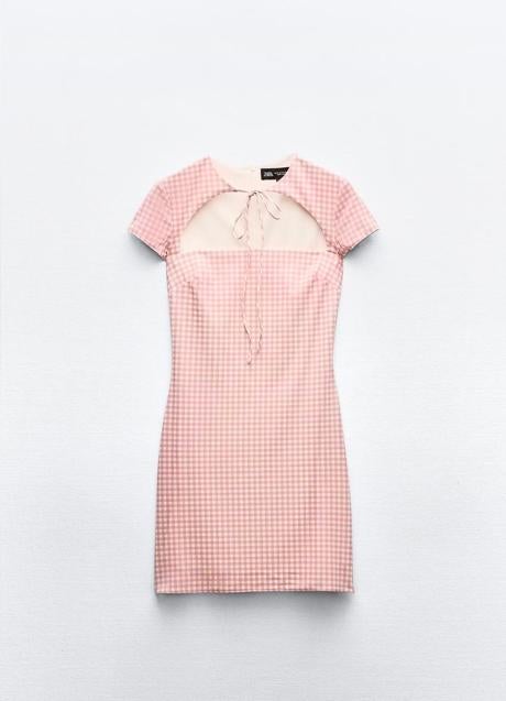 Vestido con estampado de cuadros de Zara (29,99 euros)