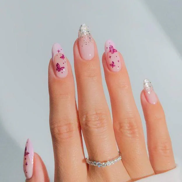 Uñas de mariposa estilo coquette